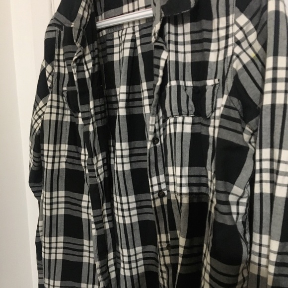 Black and white flannel - Picture 3 of 3